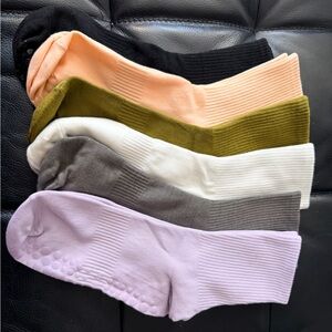 Non-Slip Yoga & Pilates Grip Socks Set – Neutral & Pastel Colors